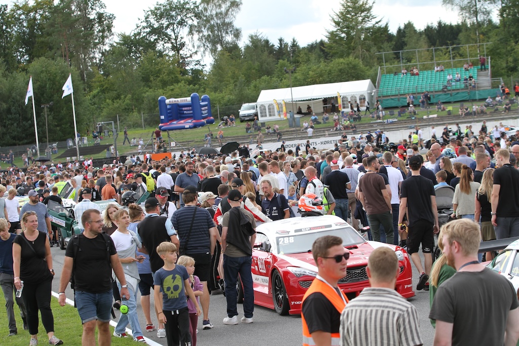 Gridshowet giver mulighed for autografer fra dine favorit kørere.
(Foto: Motorsporten.dk)